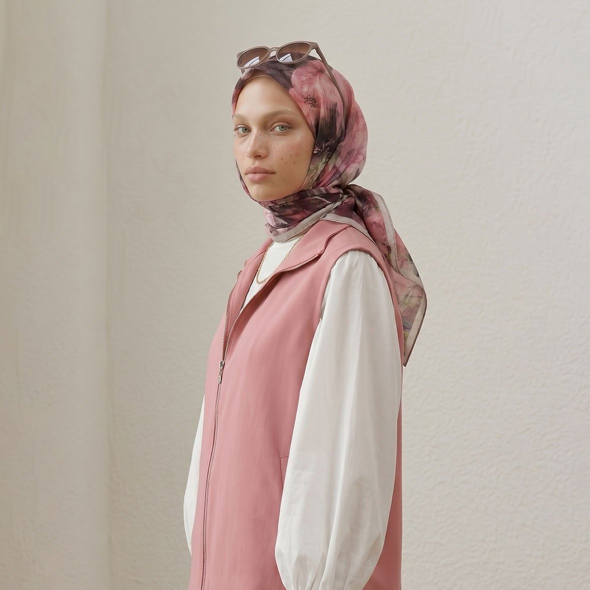 6336 - Naturel Desenli Eşarp (El Dikişli)