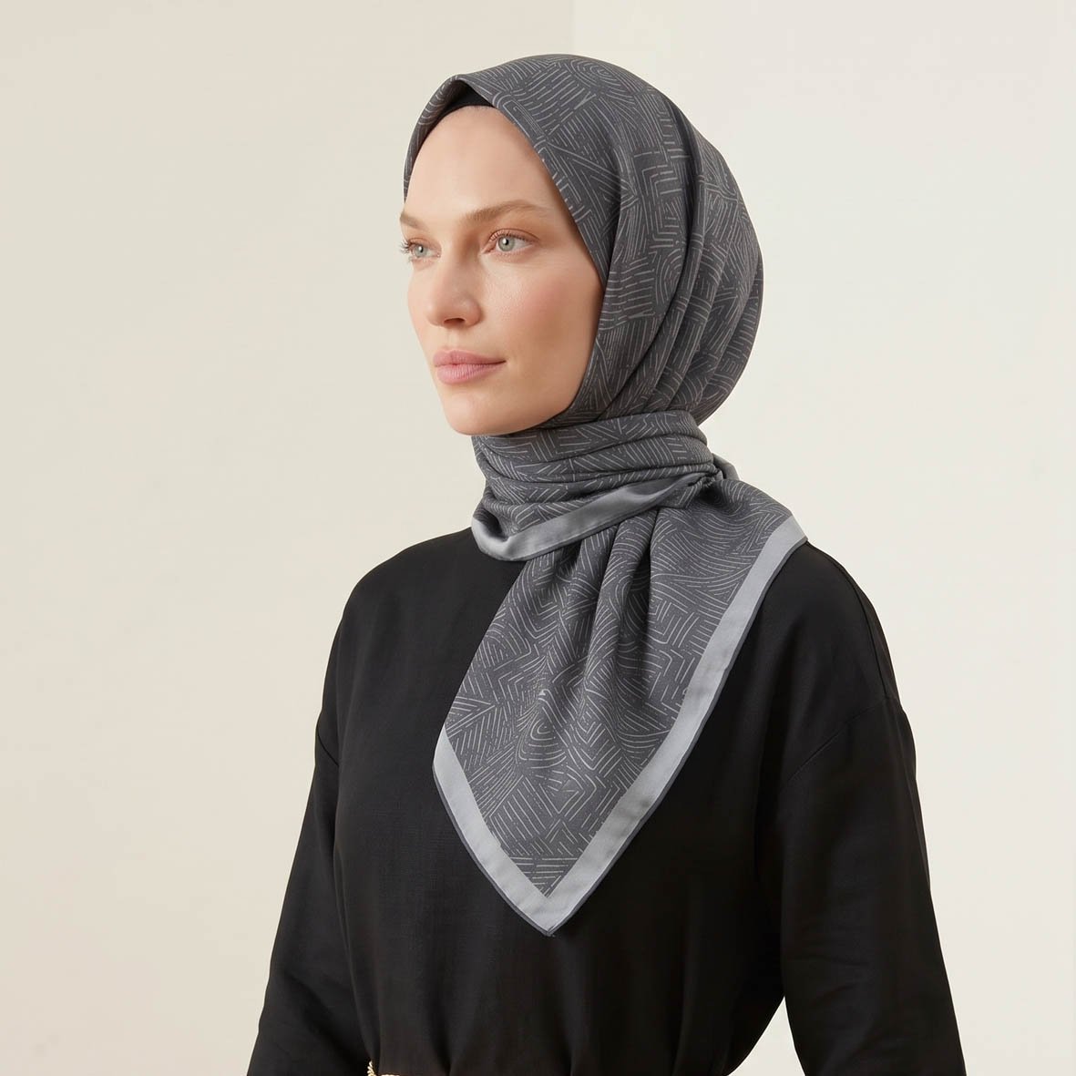 6483 - Naturel Desenli Eşarp (El Dikişi)